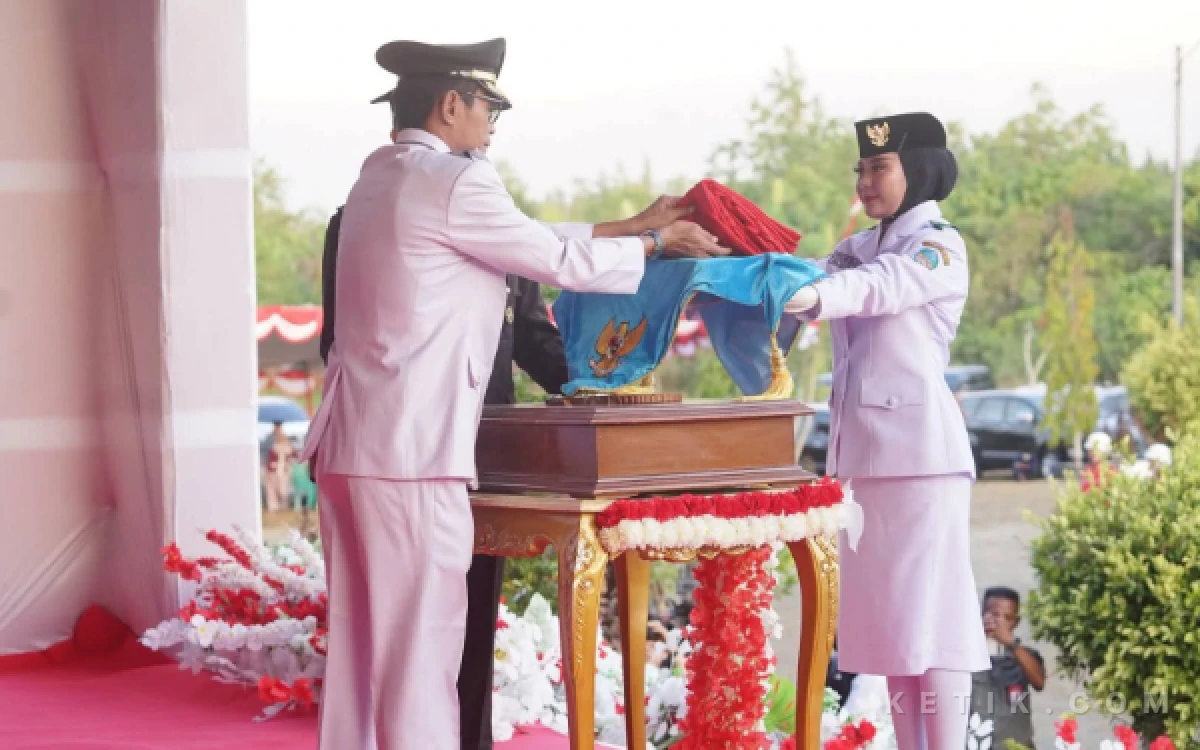 Thumbnail Berita - Wabup Helmi Pimpin Penurunan Merah Putih, Paskibraka Halmahera Selatan Tuntaskan Tugas Sempurna