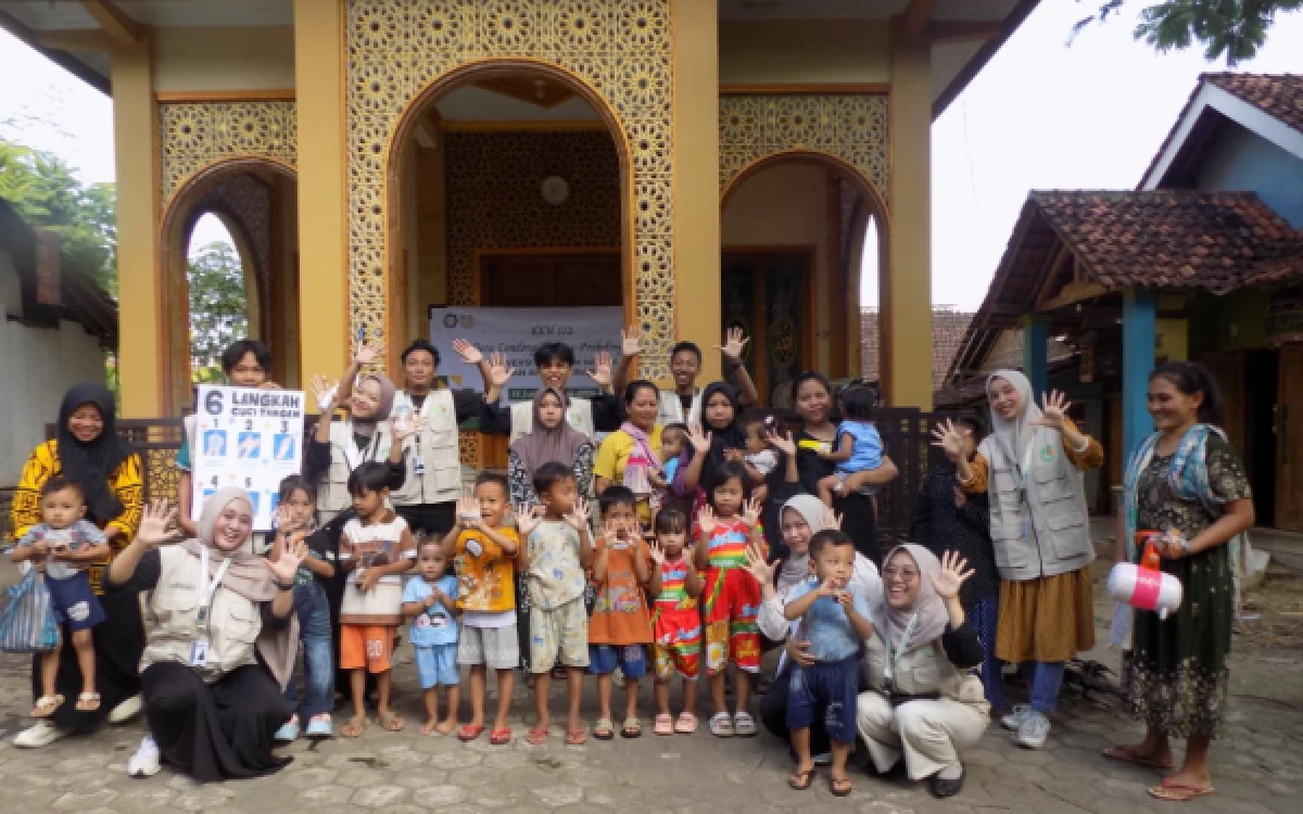 Thumbnail Berita - Mahasiswa KKN UINSA Kelompok 172 Realisasikan Progam Edukasi Cuci Tangan dan Pendampingan Posyandu,  Wujudkan Generasi Sehat di Desa Condong