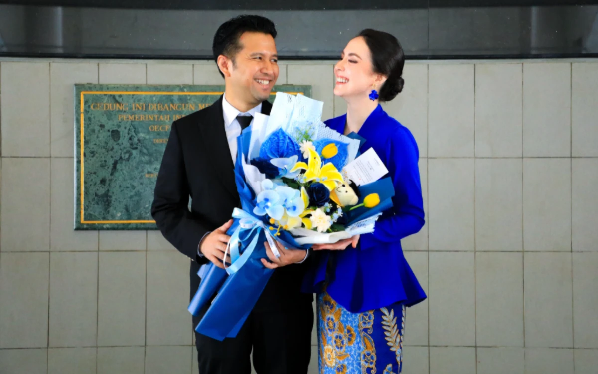 Thumbnail Berita - Arumi Bachsin Bangga, Wagub Jatim Emil Dardak Wisuda Program Profesi Insinyur ITB