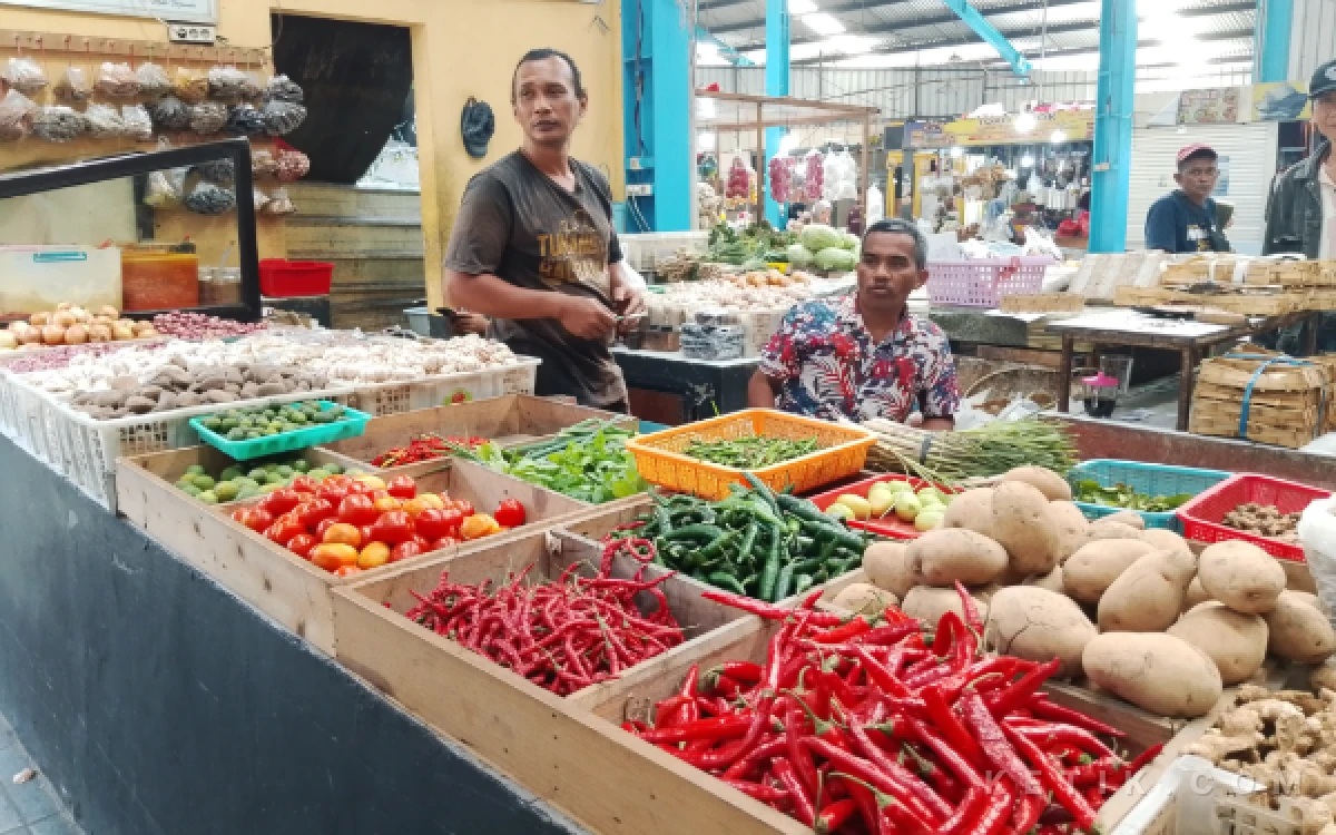 Thumbnail Berita - Hujan Tak Kunjung Turun, Harga Cabai di Pasar Mergan Kota Malang Tembus Rp85 Ribu per Kilogram