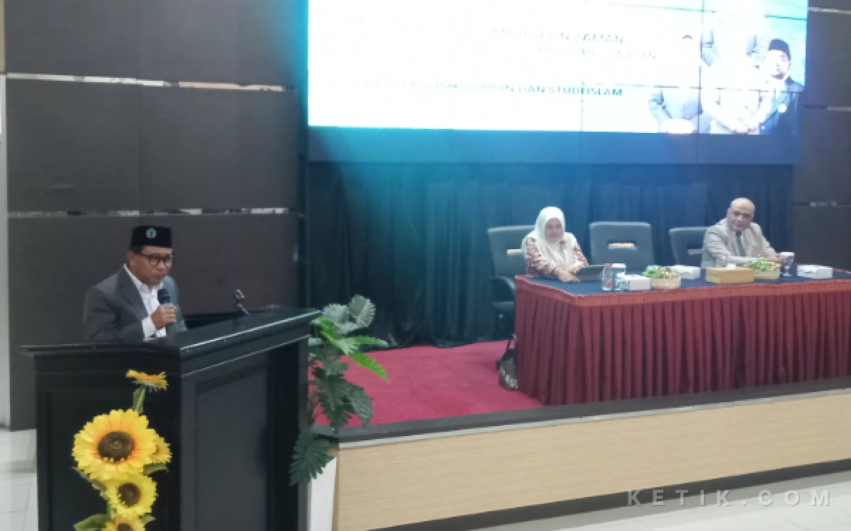 Foto Wakil Rektor I Bidang Akademik UIN Malang, Drs. H. Basri, M.A., Ph.D., menghadiri acara Studium General yang digelar oleh Fakultas Ushuluddin dan Studi Islam. (Foto: Aliyah/Ketik.com)