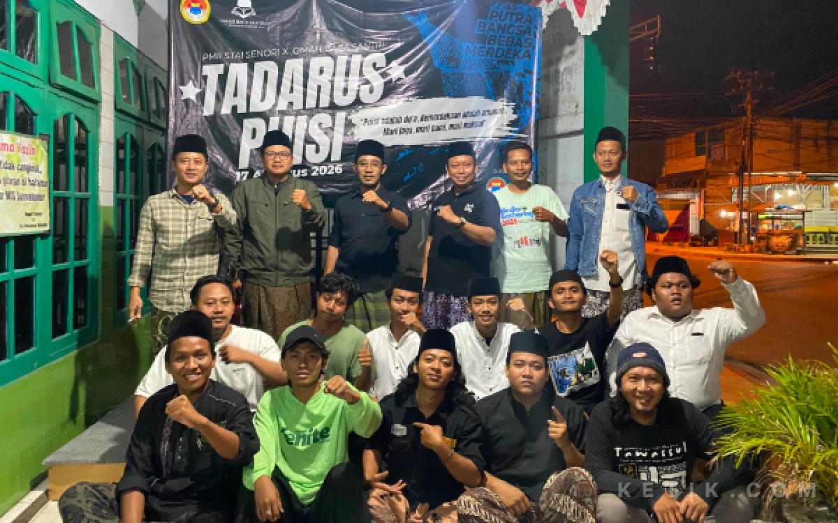 Thumbnail Berita - Semarak Kemerdekaan RI, Mahasiswa dan Omah Baca Santri Gelar Tadarus Puisi di Pinggiran Perempatan Senori Tuban
