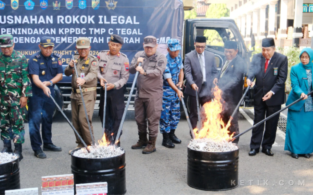 Thumbnail Berita - Pemkab Pemalang dan Bea Cukai Tegal Musnahkan 3 Juta Batang Rokok Ilegal