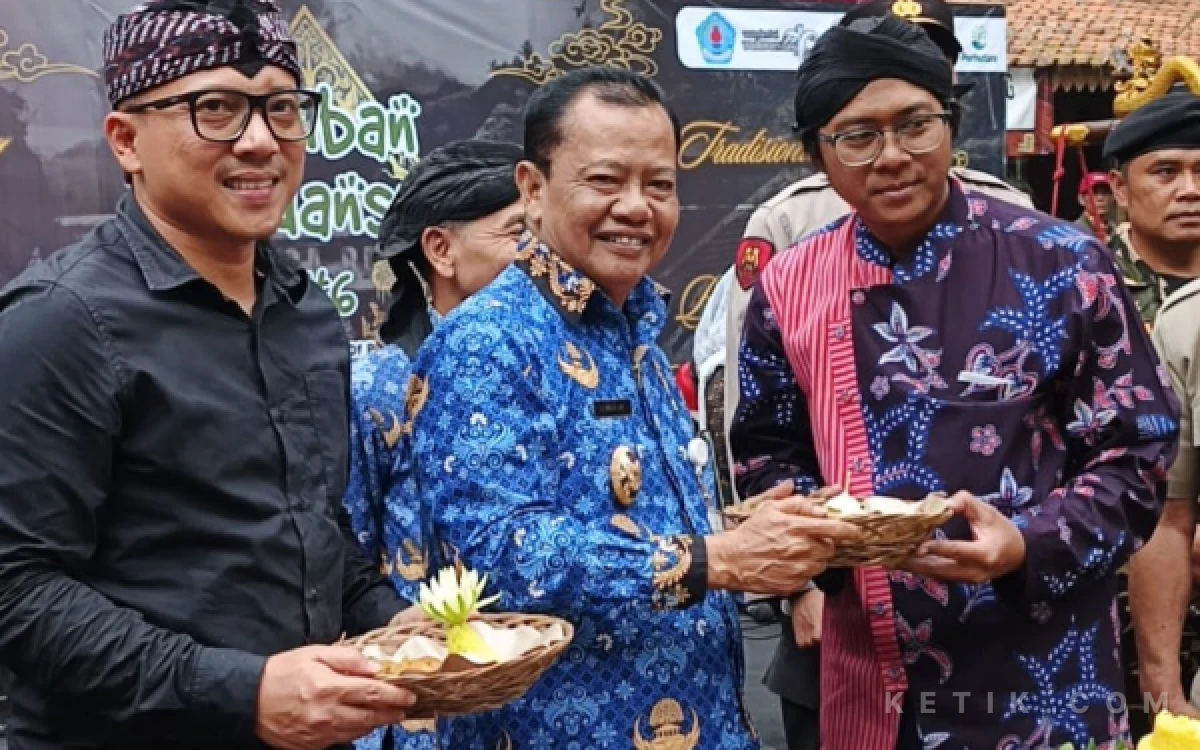 Thumbnail Berita - Wabup Brebes Apresiasi Ratiban Pandansari, Tradisi Syukur Hasil Bumi Sekaligus Warisan Budaya Takbenda