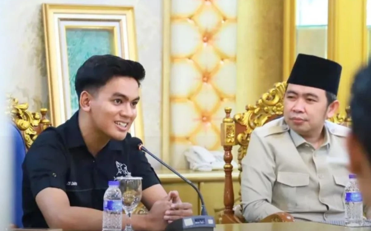 Thumbnail Berita - Gus Fawait Beri Motivasi Finalis Gus Ning Jember agar Percaya Diri dan Bermanfaat bagi Masyarakat