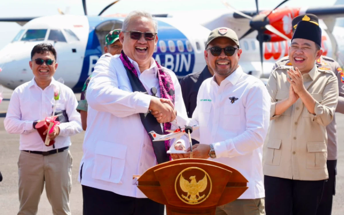 Thumbnail Berita - Gus Rivqy: Rute Penerbangan Jember-Surabaya Wujud Keadilan Sosial dan Konektivitas Daerah