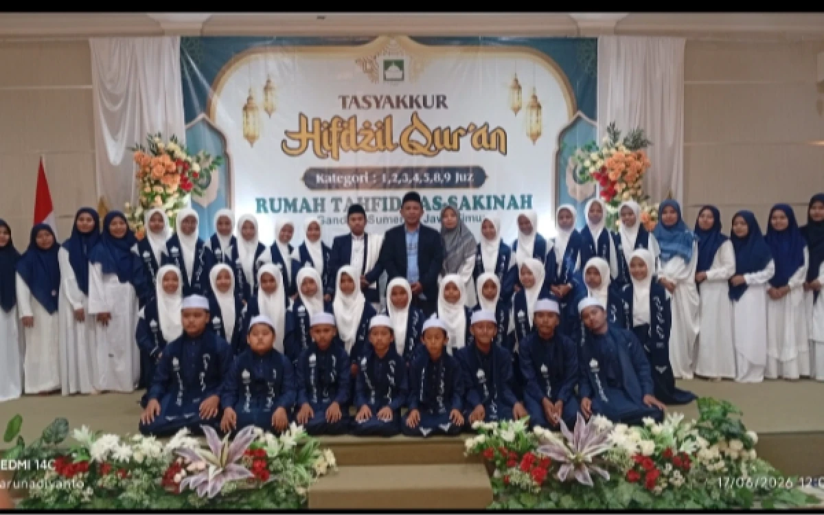 Thumbnail Berita - Lulus Jadi Hafidz! Wisuda Santri Rumah Tahfidz Assakinah Ganding Sumenep Berlangsung Khidmat dan Penuh Kebahagiaan