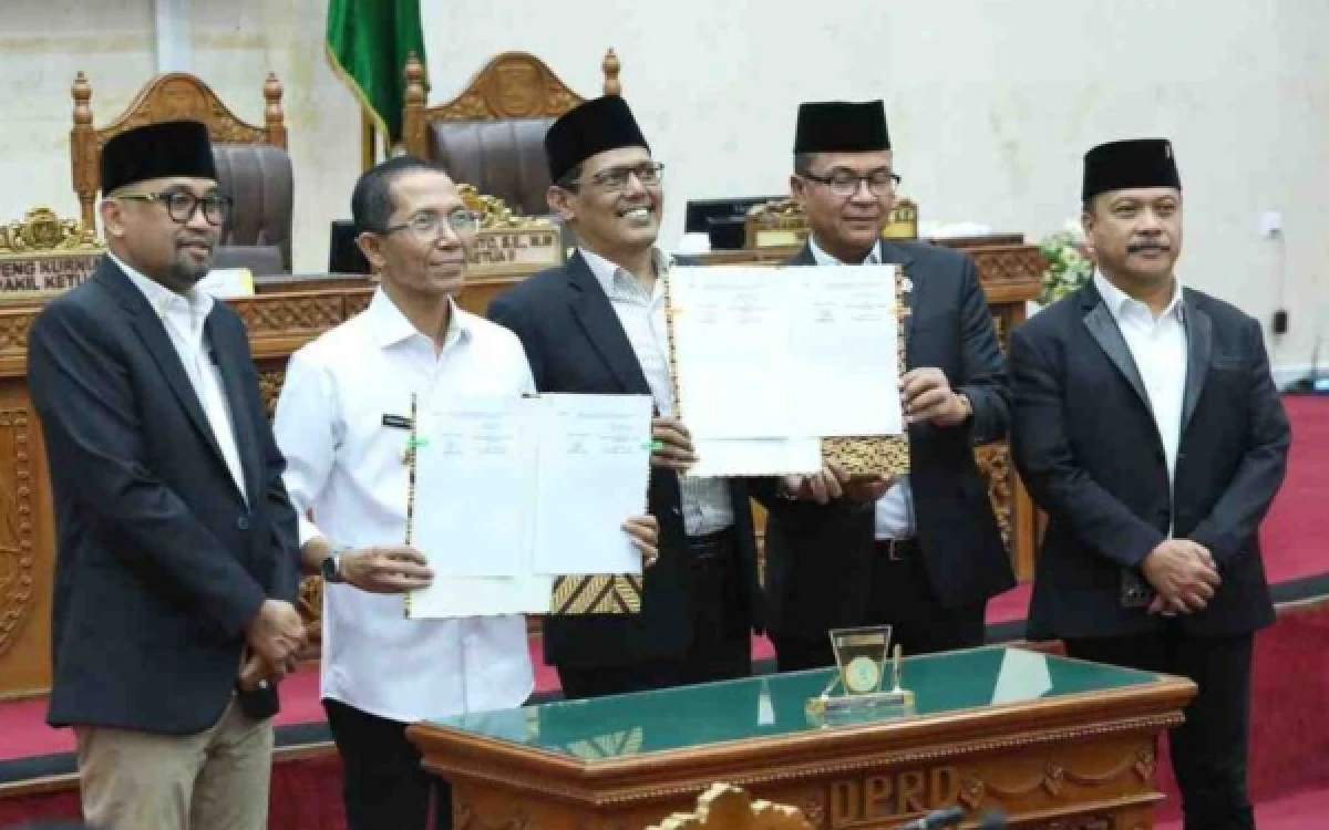 Thumbnail Berita - DPRD Kota Batam Sahkan Perda Pertanggungjawaban APBD 2025, Banggar Soroti Retribusi dan Belanja Pegawai