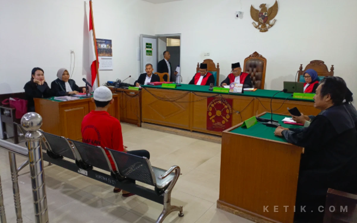 Thumbnail Berita - Ngaku Karyawan Leasing dan Pemilik Tambang Minyak serta CEO Showroom, Terdakwa Diduga Tipu Korban hingga Rp1,021 Miliar