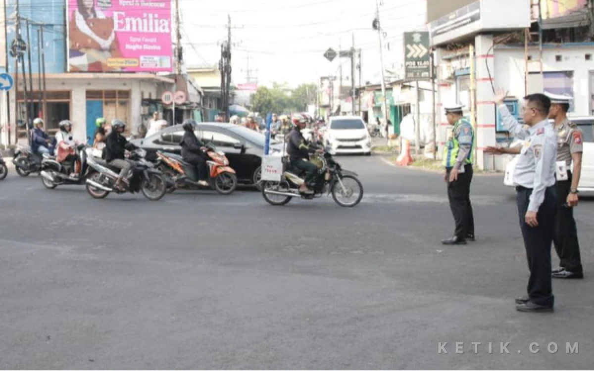 Thumbnail Berita - Penuhi Aspirasi Pedagang, Dishub Jember Ubah Arah Jalan Samanhudi Depan Pasar Tanjung