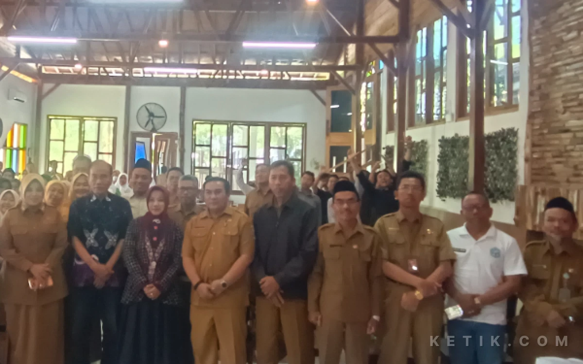 Thumbnail Berita - Di Situbondo, Anggota Komisi E DPRD Jatim Sosialisasi Literasi Jurnalistik di Era Disrupsi Media