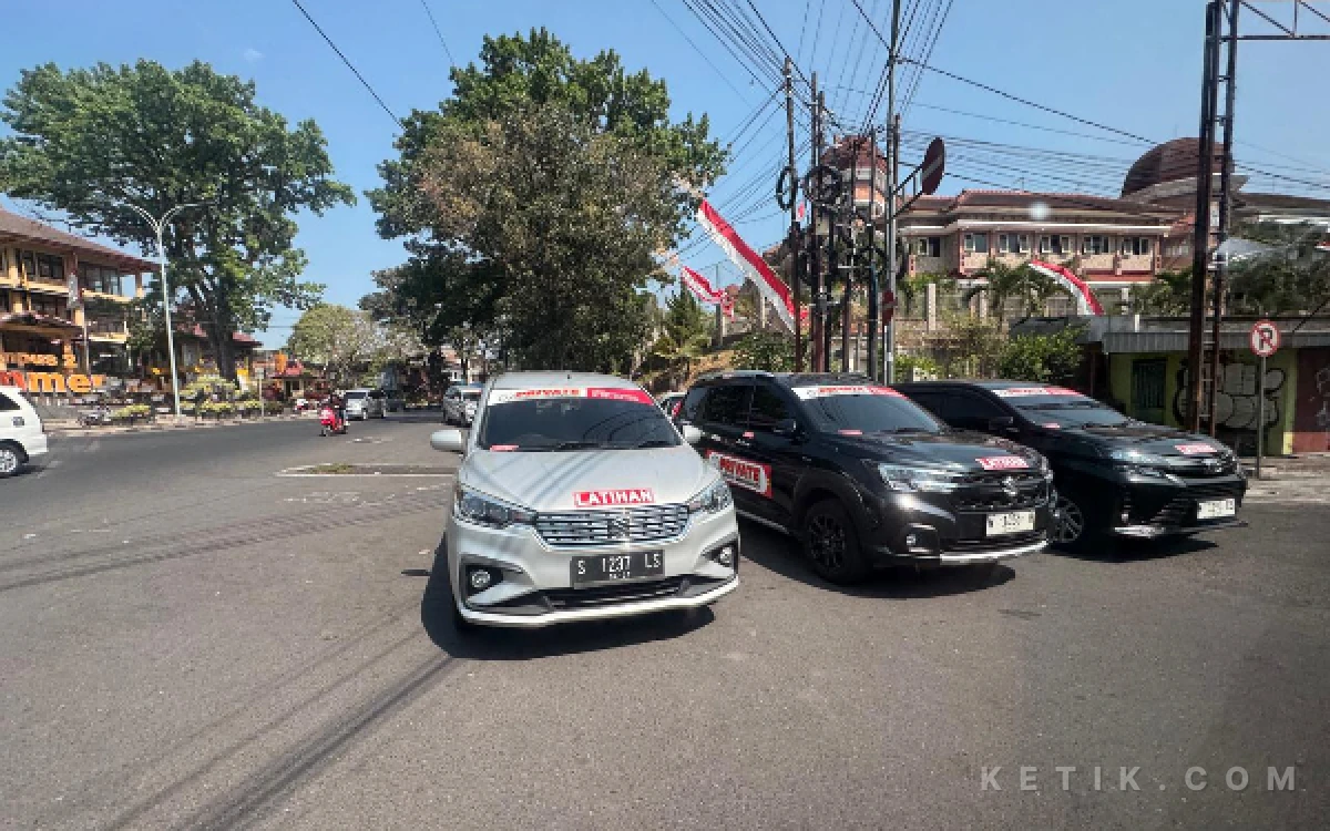 Thumbnail Berita - Sudah 3 Kali Ditegur! Mobil Kursus Mengemudi Masih Parkir Liar di Kota Malang, Dishub Siapkan Langkah Tegas