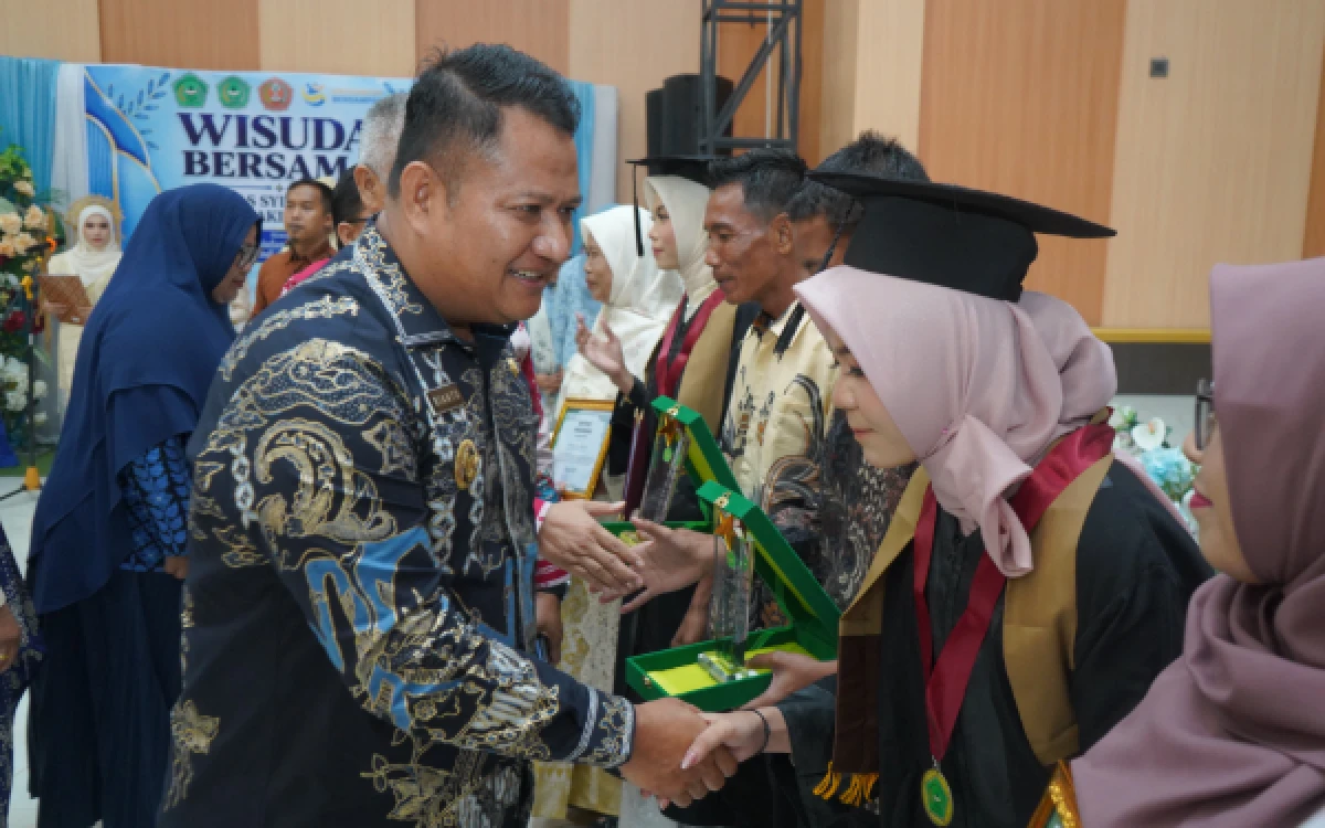 Thumbnail Berita - Wabup Asahan Hadiri Wisuda 393 Lulusan STIKes Asyifa Kisaran dan STIKes Sakinah Husada