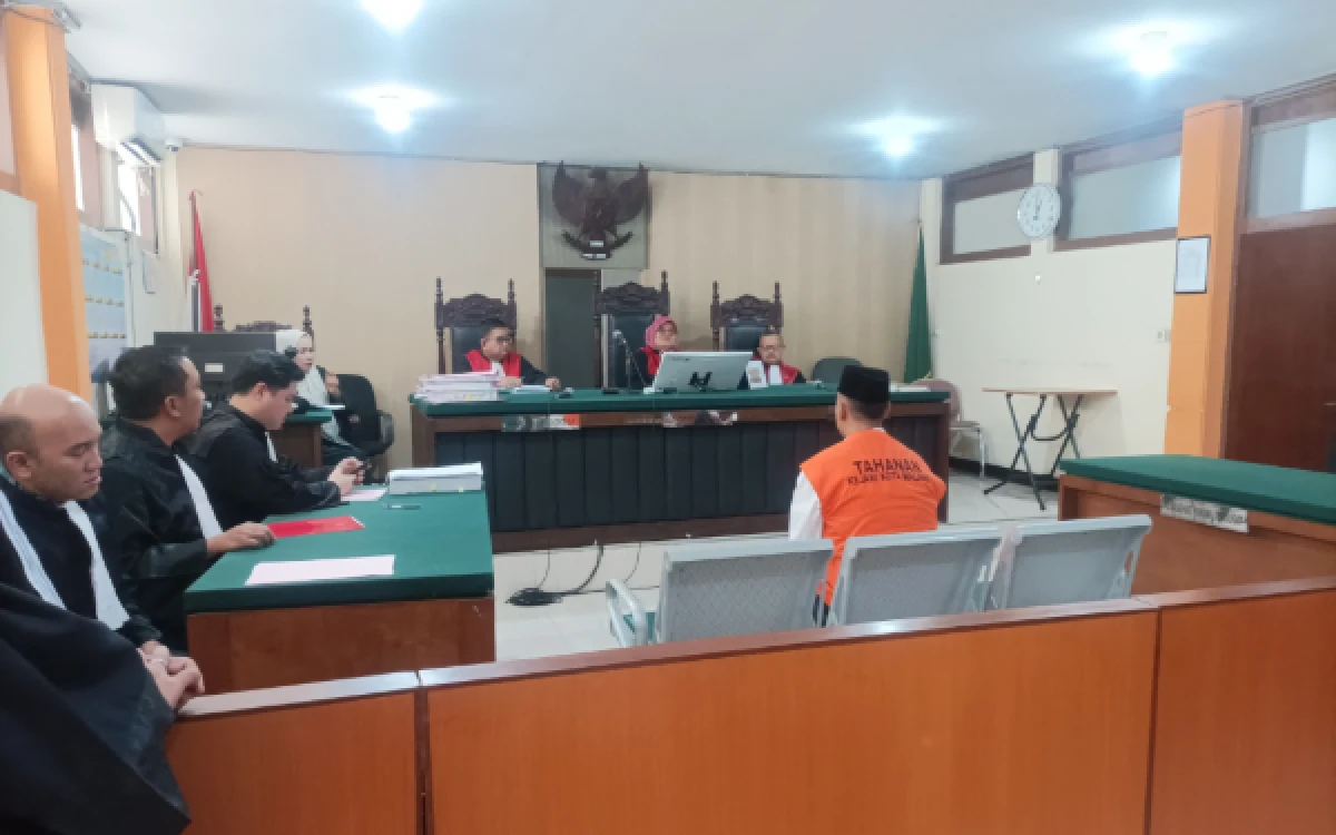 Thumbnail Berita - Tipu Teman Sendiri Lewat Investasi Proyek Fiktif, Pria di Malang Dituntut 3,5 Tahun Penjara