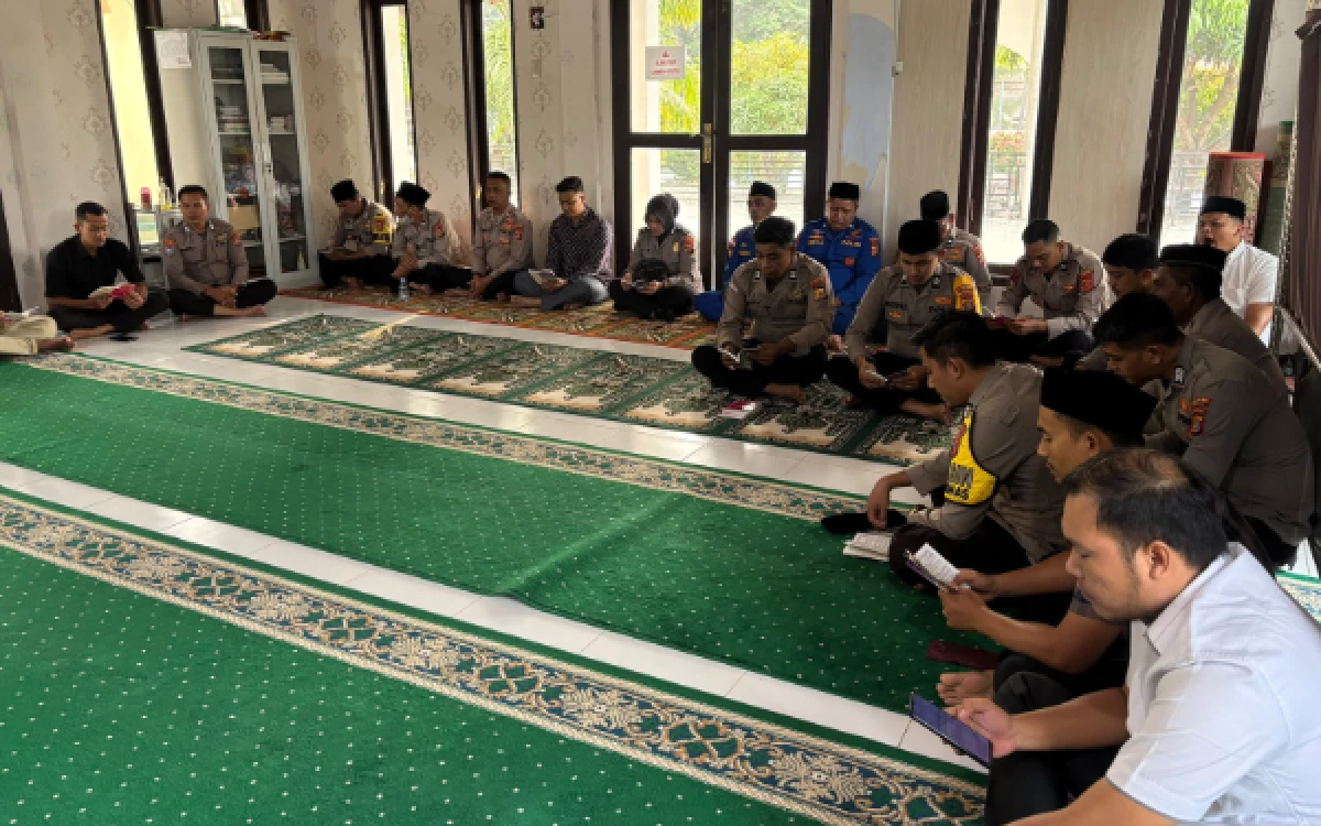 Thumbnail Berita - Polres Abdya Perkuat Mental dan Spiritual Personel Lewat Binrohtal Rutin