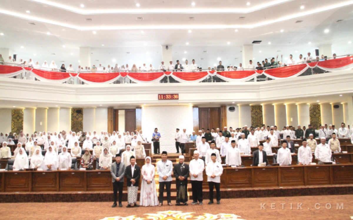 Thumbnail Berita - Ribuan Jemaah Haji Bojonegoro Gelar Syukuran, Doakan Pemimpin dan Kemajuan Daerah