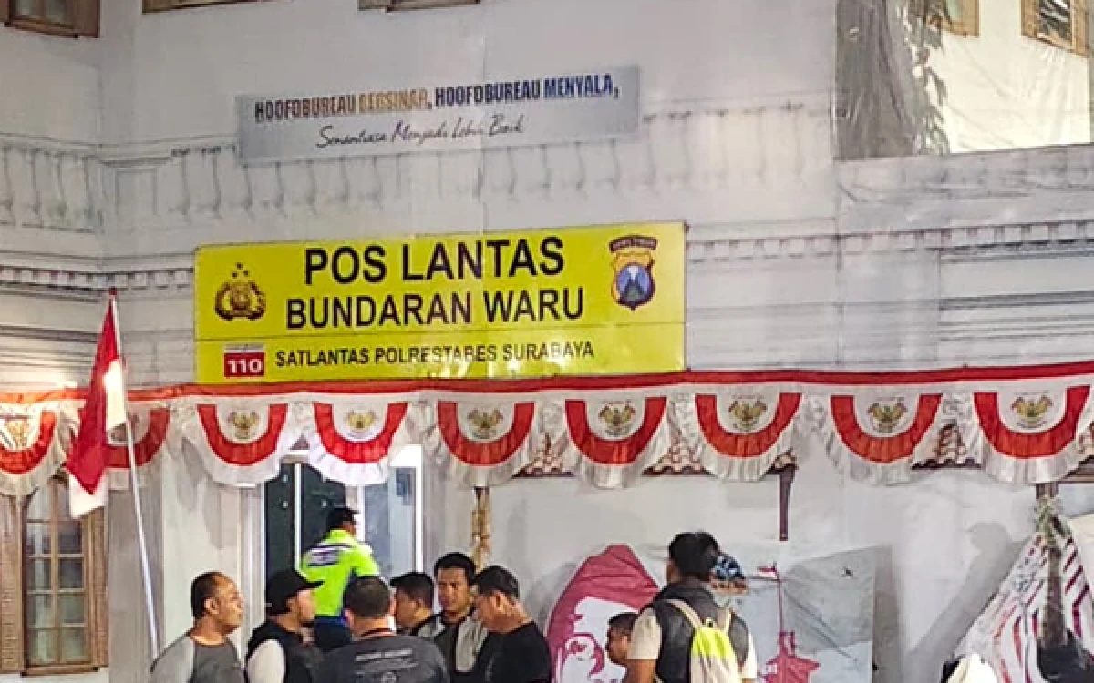 Thumbnail Berita - Tak Hanya di Margorejo, Pos Lantas Bundaran Waru Juga Diduga Dilempar Molotov