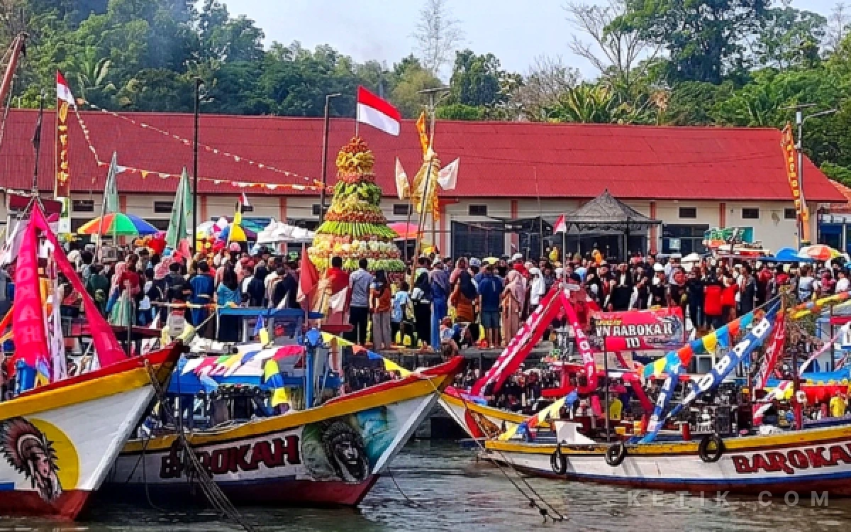 Thumbnail Berita - Larung Sembonyo Pantai Popoh Pukau Ribuan Pengunjung, Plt Bupati Tulungagung: Padukan Harmoni Tradisi dan Wisata
