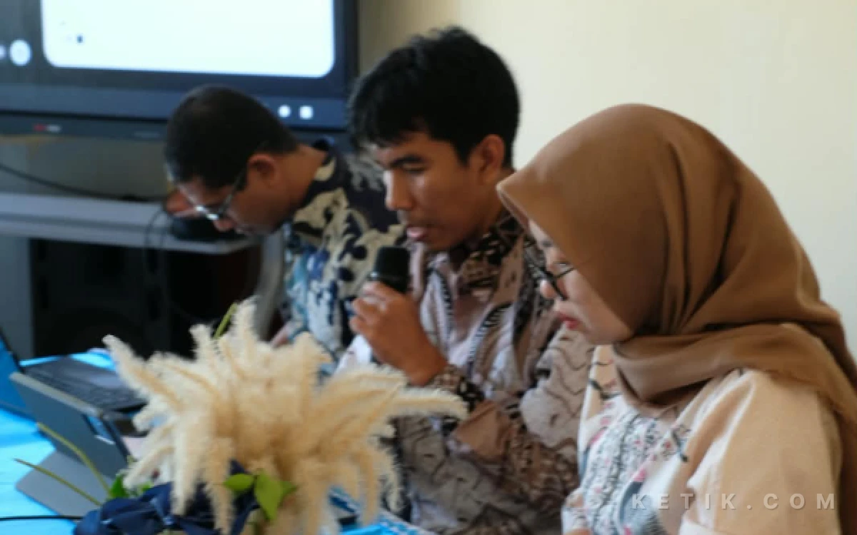 Thumbnail Berita - Cegah Pernikahan Dini, Dosen Unej Turun ke SMPN 1 Pujer Perkuat Literasi Kesehatan Reproduksi Remaja
