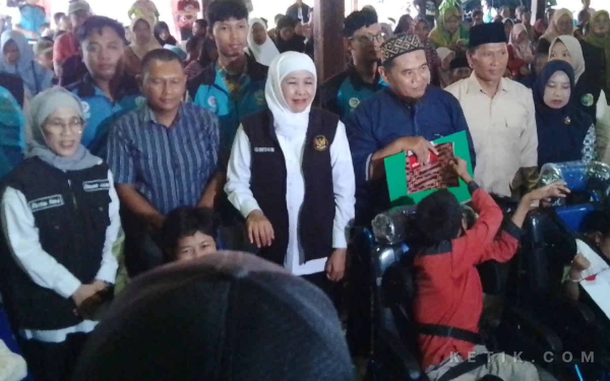 Thumbnail Berita - Hangatnya “Sapa Bansos” Khofifah untuk Warga Tulungagung di Pendopo Kongas Arum