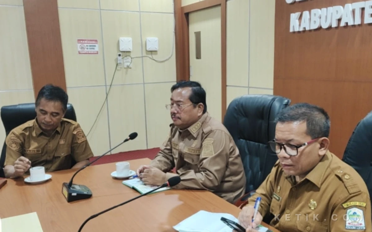Thumbnail Berita - Bupati Aceh Singkil Minta Pengendalian Harga Cabai dan Distribusi Sembako