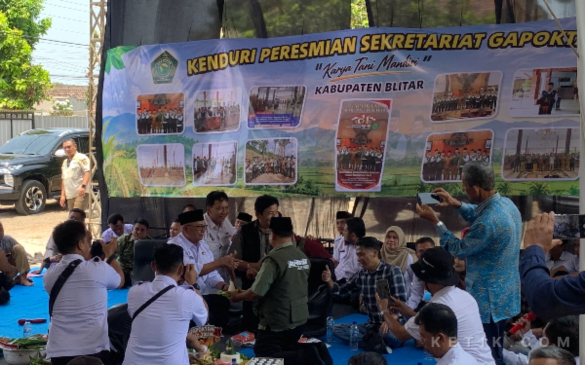 Thumbnail Berita - Bupati Blitar Resmikan Sekretariat Gapoktan Karya Tani Mandiri, 200 Gapoktan Terima Alsintan