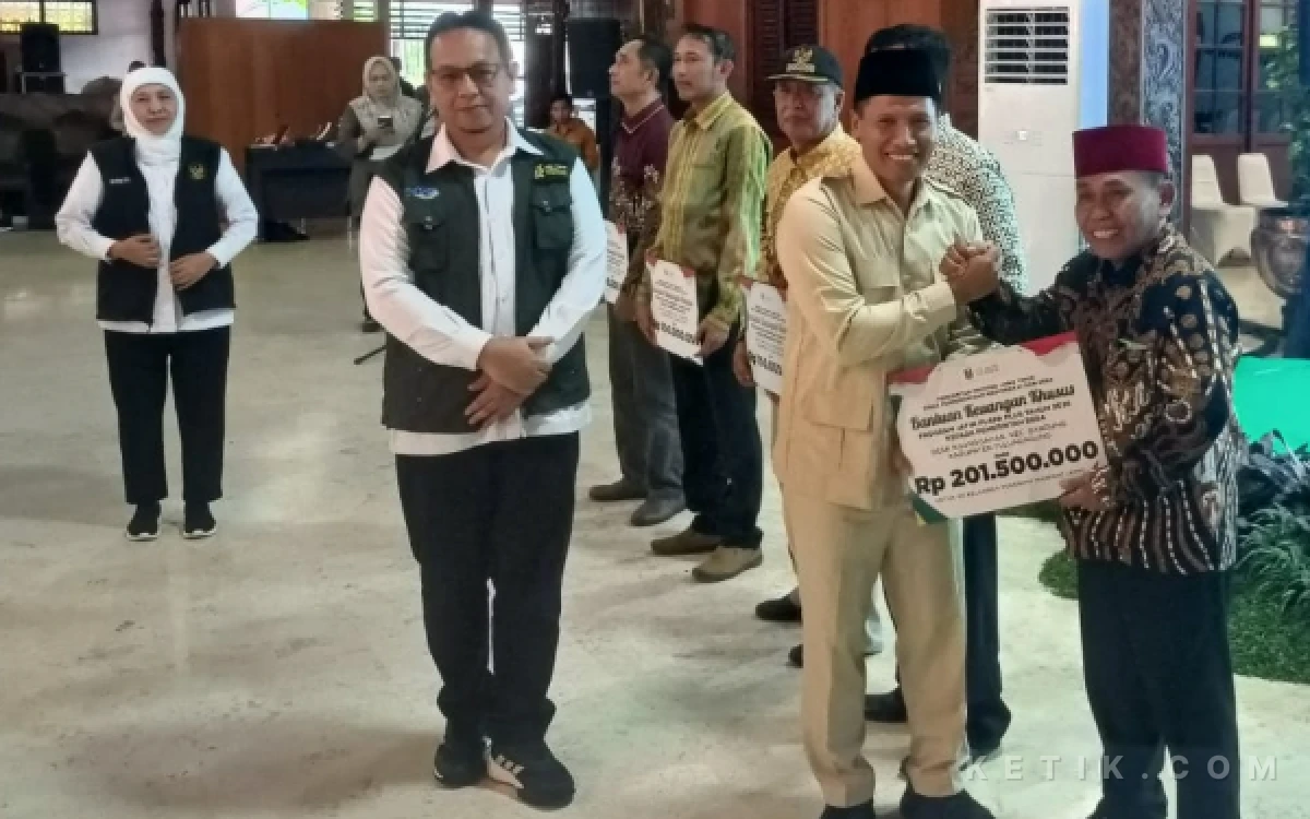 Thumbnail Berita - Gubernur Khofifah Salurkan Bantuan Jatim Puspa Plus untuk Warga Tulungagung