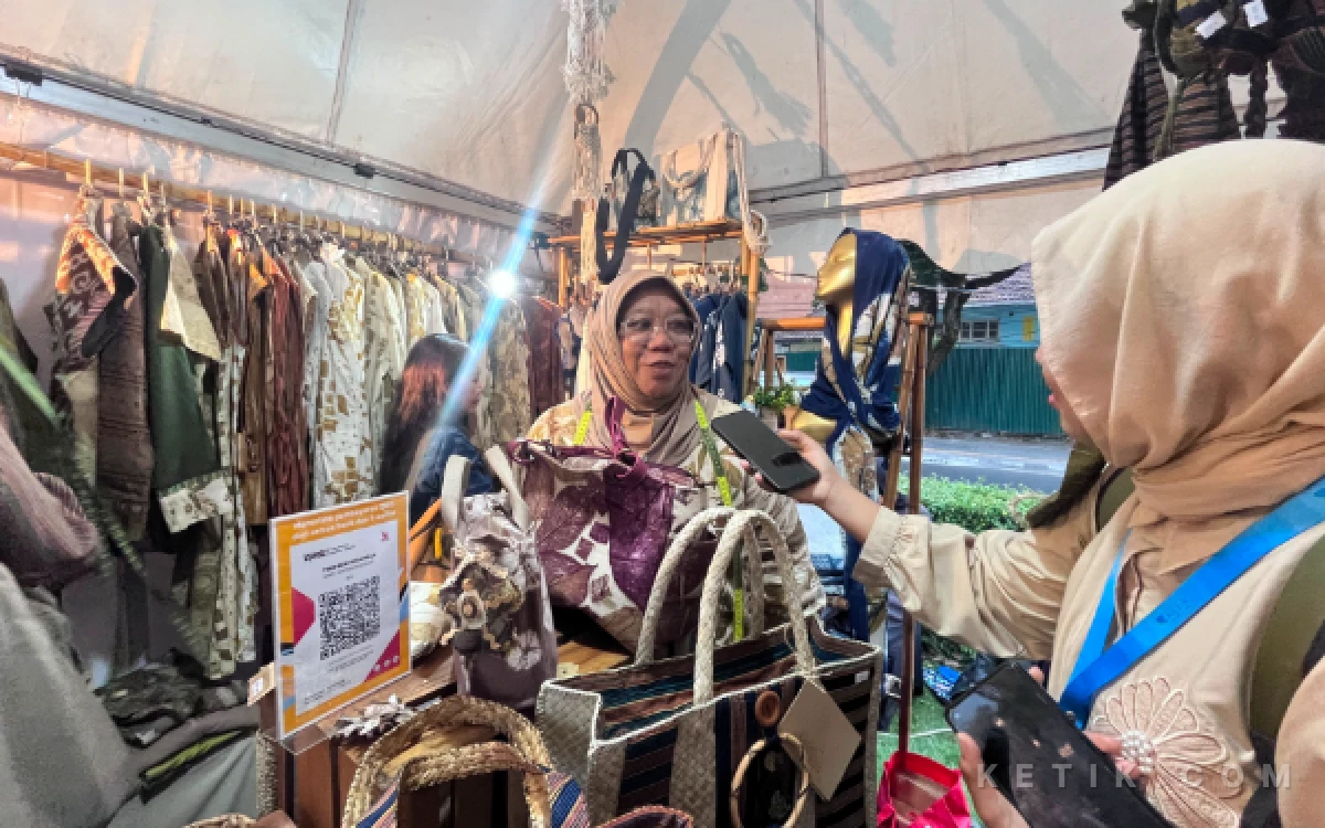 Thumbnail Berita - Tong Tong Night Market Dongkrak Penjualan Reramban, Produk Handmade Laris Diburu Pengunjung
