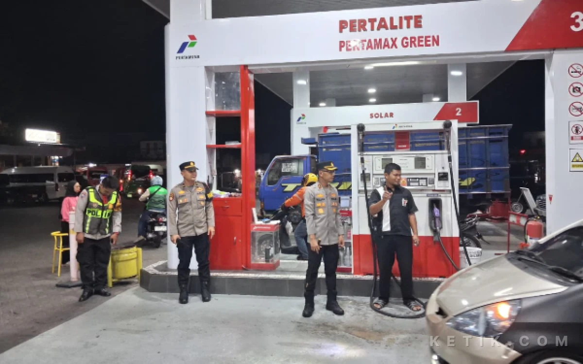 Thumbnail Berita - ‎Kapolres Malang Turun Langsung ke SPBU Pastikan Stok BBM Aman, Warga Diminta Tak Panik