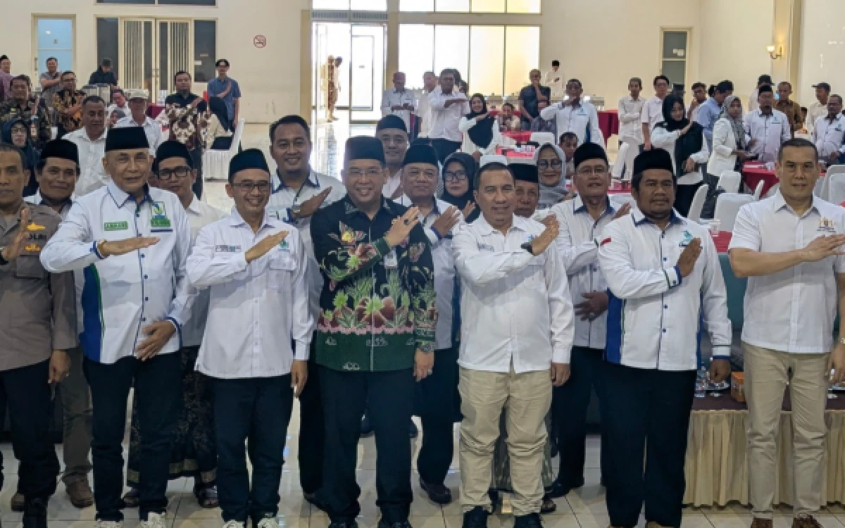 Thumbnail Berita - Makhrus Sholeh Lantik GAPEMBI Kota Probolinggo, Fokus Kawal Program MBG