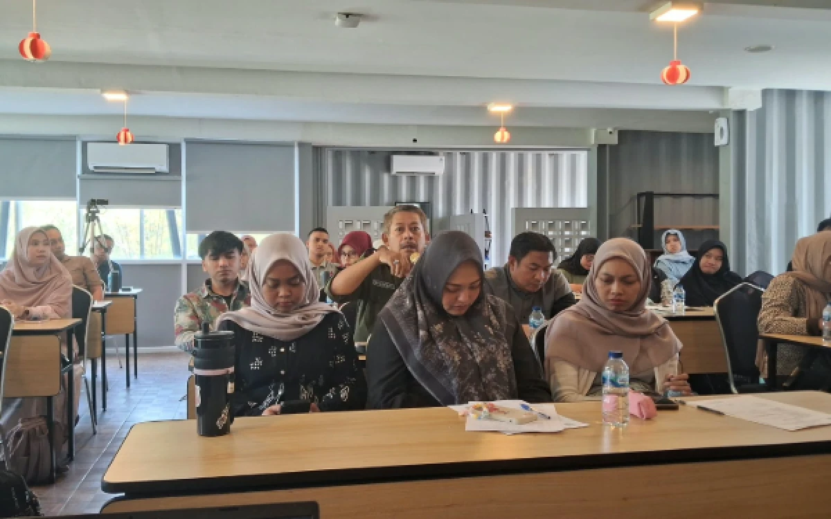 Foto Seluruh peserta mengikuti Diskusi Politik yang digelar oleh Prodi Magister Sosiologi, Direktorat Program Pascasarjana, UMM dengan fokus. (Foto: Dok. Pribadi)