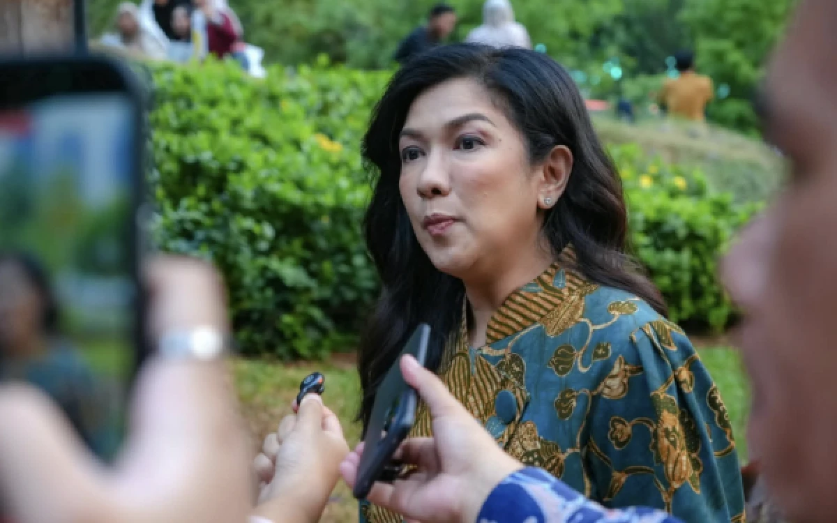 Thumbnail Berita - Kemkomdigi Tegaskan Larangan Rekam Gambar di Ruang Publik Tak Ganggu Kerja Jurnalistik