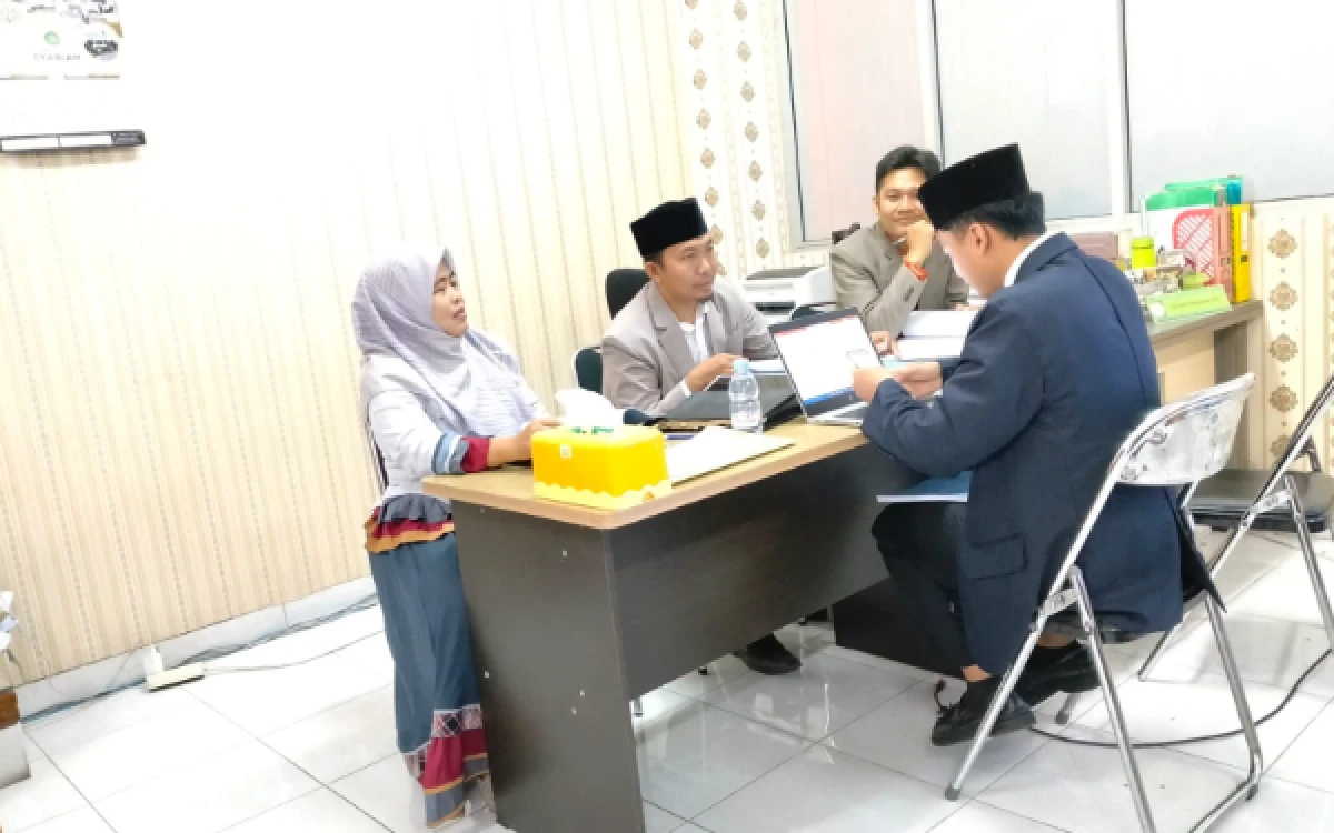 Foto Puluhan mahasiswa Fakultas Syariah UIN Malang dari berbagai prodi mengikuti ujian skripsi periode 2026 sebagai Tugas Akhir Studi. (Foto: Fakultas Syariah UIN Malang)