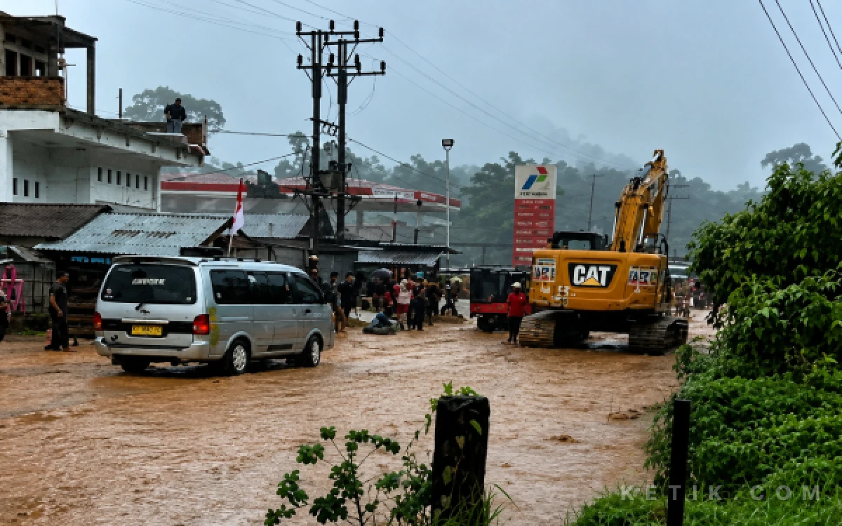 Thumbnail Berita - Hujan Lebat Landa Abdya, Sejumlah Ruas Jalan Nasional di Babahrot Terendam Banjir