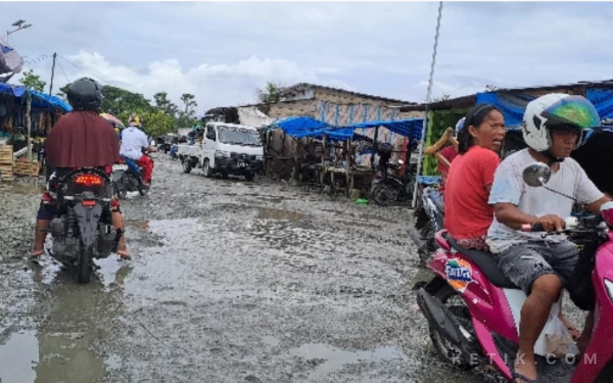Foto Wajah Pasar Labuha saat saat hujan (Foto: Mursal/Ketik.com)