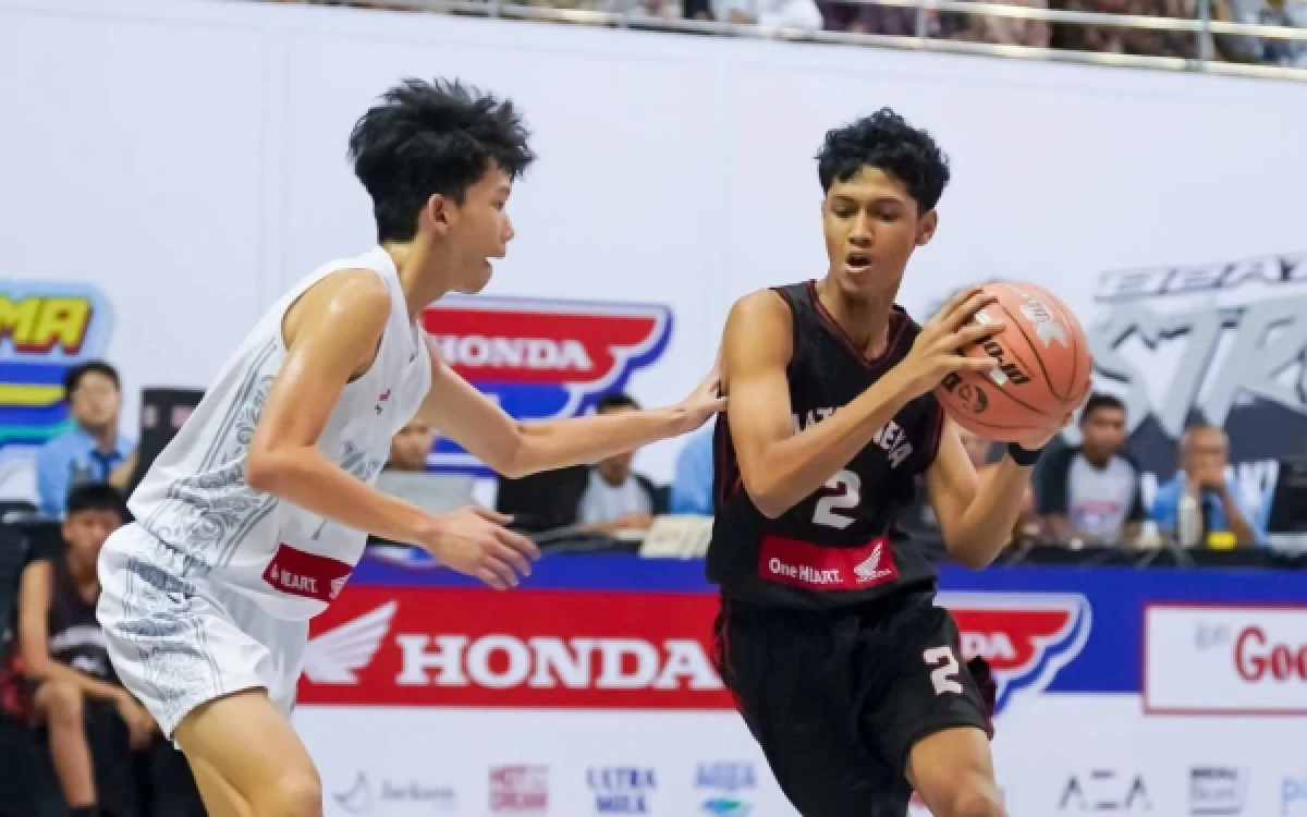 Thumbnail Berita - Ukir Sejarah di GOR Ken Arok, MTsN 1 Kota Malang Raja Perdana Junior DBL 2026