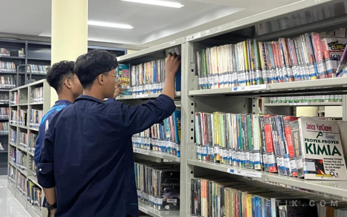 Thumbnail Berita - Tembus 39.586 Kunjungan, Anak Muda Betah Nugas di Perpustakaan Kota Malang