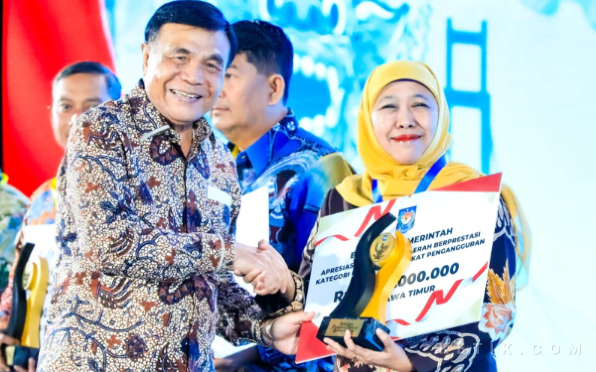 Thumbnail Berita - Kemendagri Nobatkan Jatim Terbaik dalam Menekan Pengangguran, Khofifah: Hasil Kerja Bersama