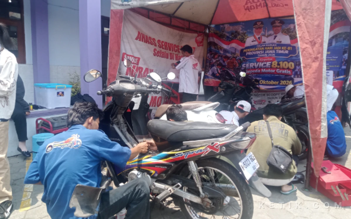 Thumbnail Berita - Peringati HUT Jawa Timur Ke-81, SMKS PGRI 6 Malang Ikut Gelar Servis 8.100 Sepeda Motor Gratis