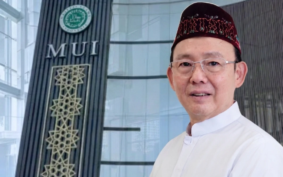 Thumbnail Berita - MasyaAllah! Haji Alwi Mualaf dari China Kini Dipercaya Pegang Amanah Bendahara MUI Jatim, Ini Sosoknya