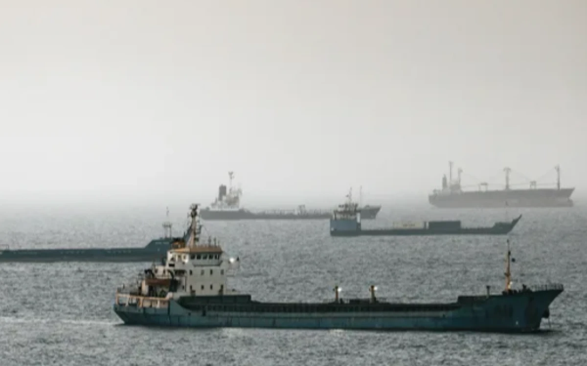 Thumbnail Berita - Ketegangan dengan AS Memanas, Iran Klaim 7 Kapal Tanker Diserang di Selat Hormuz