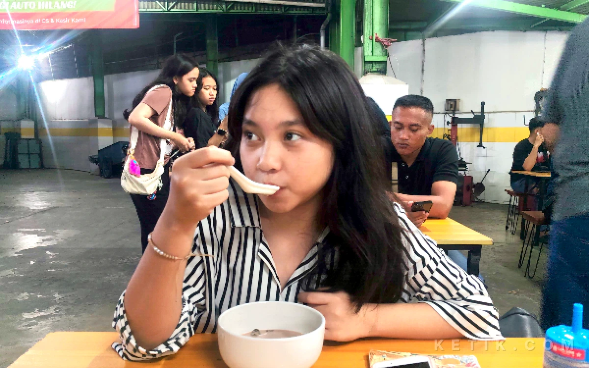 Thumbnail Berita - Viral di Surabaya! Angsle Kekinian Pakai Varian Matcha dan Milo, Ludes Cuma dalam 2 Jam