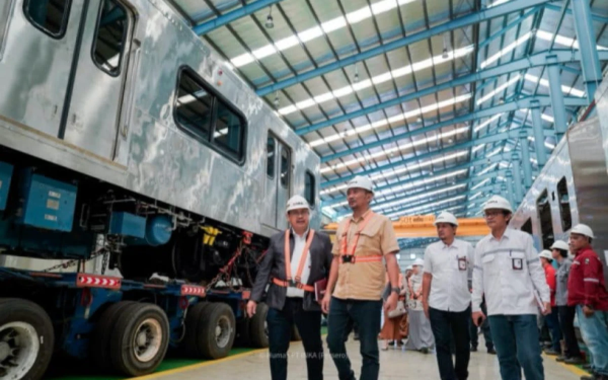 Thumbnail Berita - Prihatin Pengurangan Tenaga Kerja, Ketua DPRD Banyuwangi Dorong Pemkab dan Pusat Berikan Solusi Konektivitas Produksi INKA