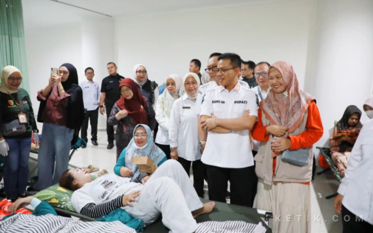 Thumbnail Berita - Kasus Bullying Jadi Evaluasi, Bupati KDS Minta Seluruh Nakes Diperkuat Pembinaan