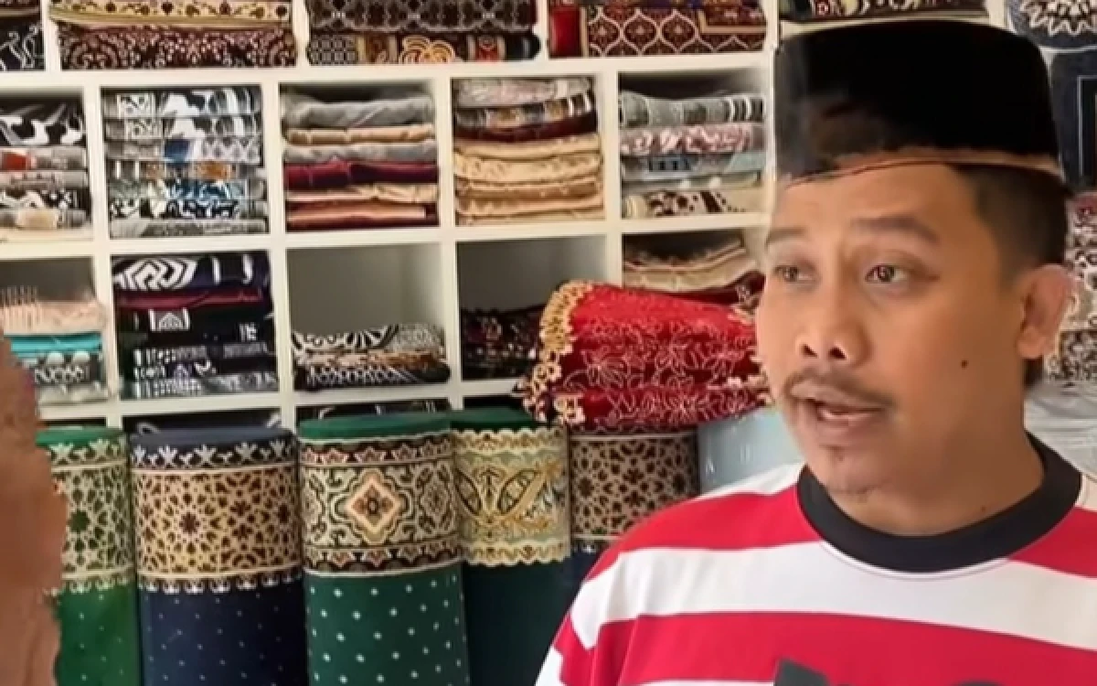 Thumbnail Berita - Mengenal Fuad Sasmita, Komika Asal Madura yang Bawa Cerita Kampung ke Panggung Nasional
