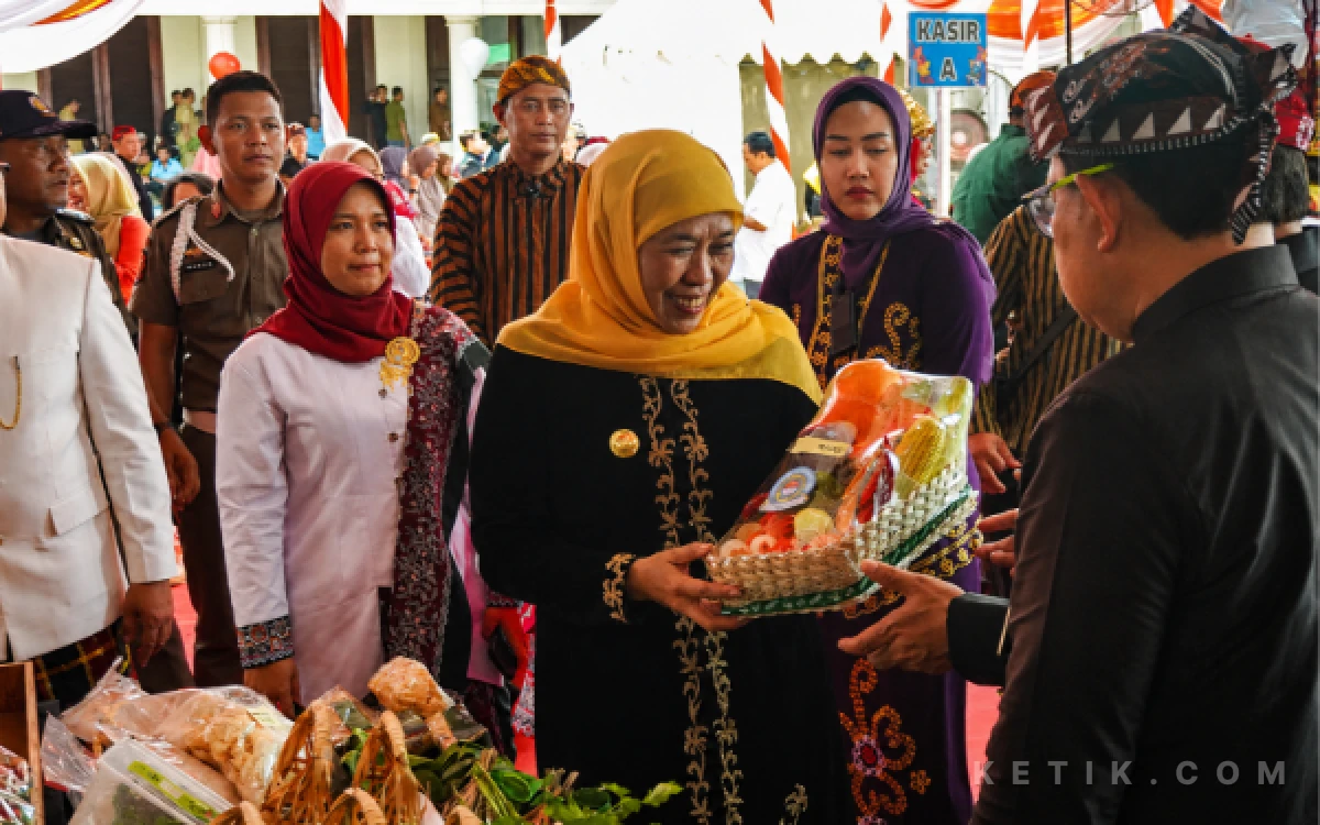 Thumbnail Berita - Stan SIKAP Ramaikan Hardiknas di Grahadi, Produk Pangan Sekolah Dijual Mulai Rp5.000