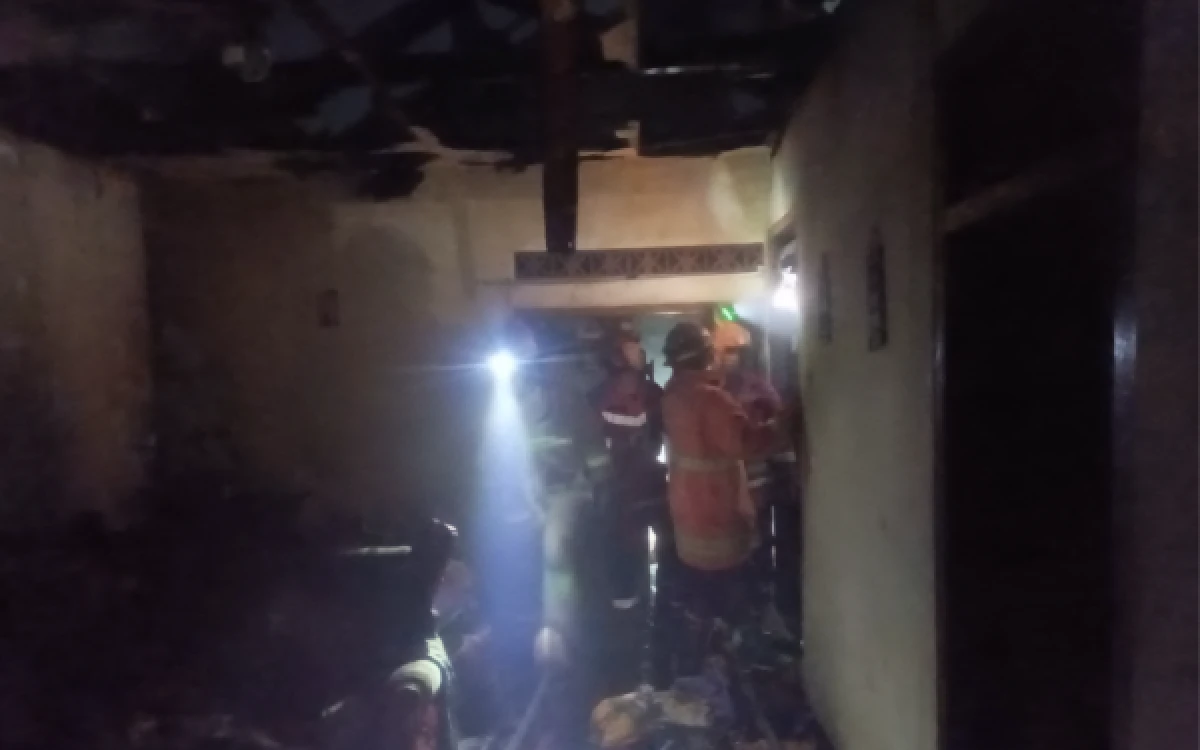 Thumbnail Berita - Cas HP di Atas Kasur, Rumah di Polowijen Kota Malang Ludes Terbakar