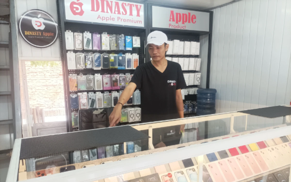 Thumbnail Berita - Toko Handphone di Kota Malang Dibobol, 20 iPhone Senilai Rp250 Juta Raib Digasak Maling