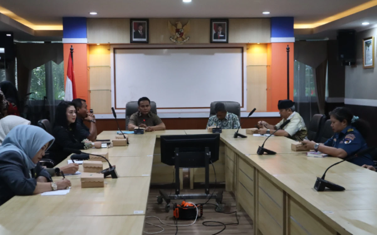 Thumbnail Berita - Atasi Kemacetan, Komisi IV DPRD Banyuwangi Dorong ASDP Tambah dan Tingkatkan Kapasitas Dermaga Pelabuhan Ketapang
