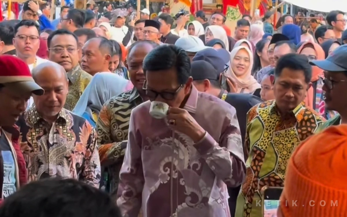 Thumbnail Berita - Sri Sultan Cicipi Air Hujan Olahan di FKY 2026, Pemkab Sleman: "Masa Masyarakat Ragu?"